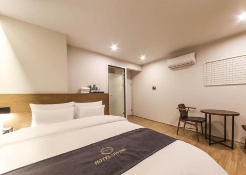 Gwangju Divine Hotel Gwangju Metropolitan City Pokoj fotografie